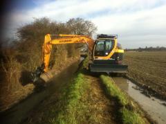 location pelle sur chenilles