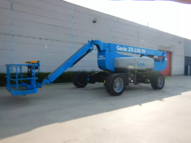 nacelle occasion GENIE ZX135-70RT